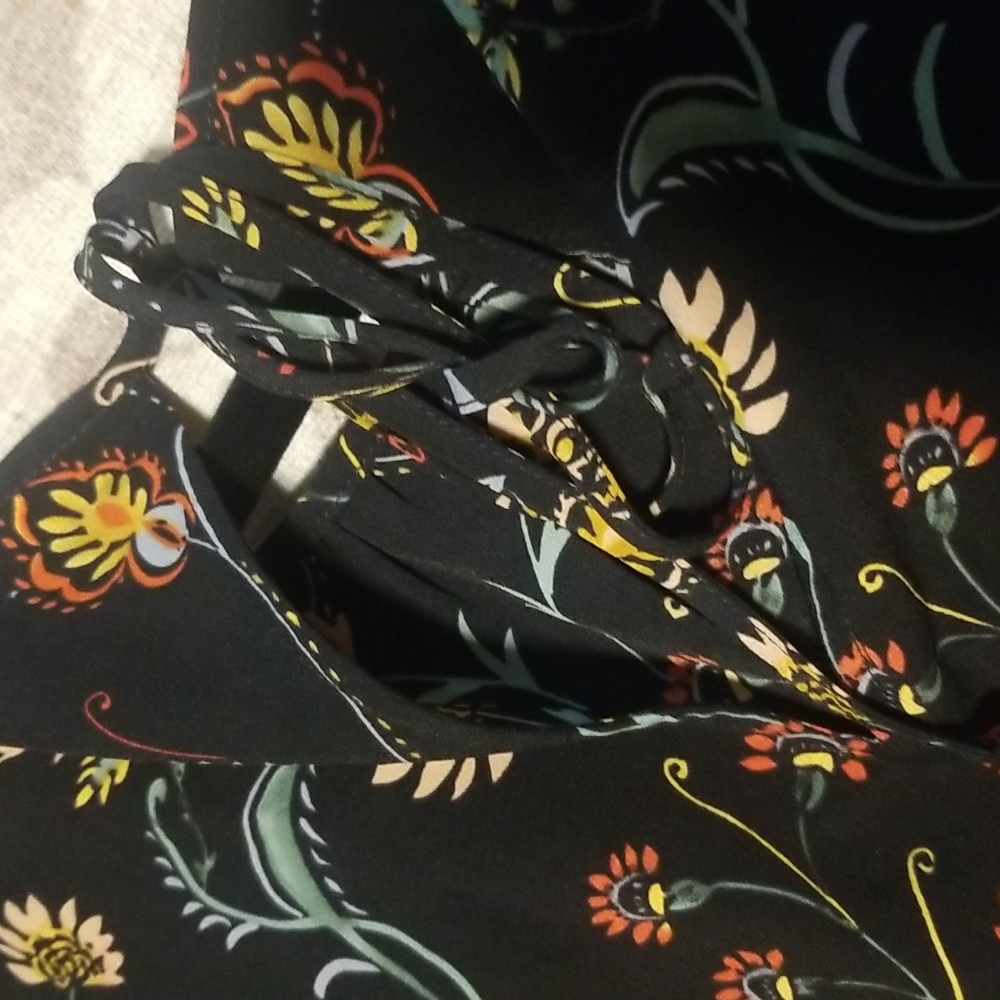 Cabi sleeveless floral top - Picture 3 of 4